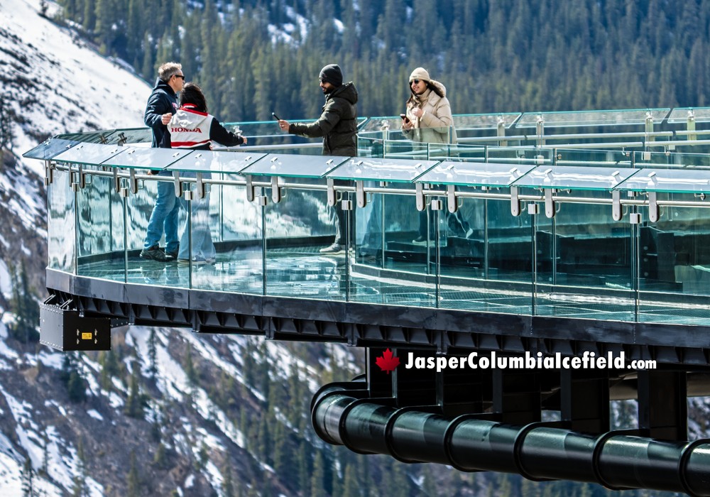 Visitors on Skywalk