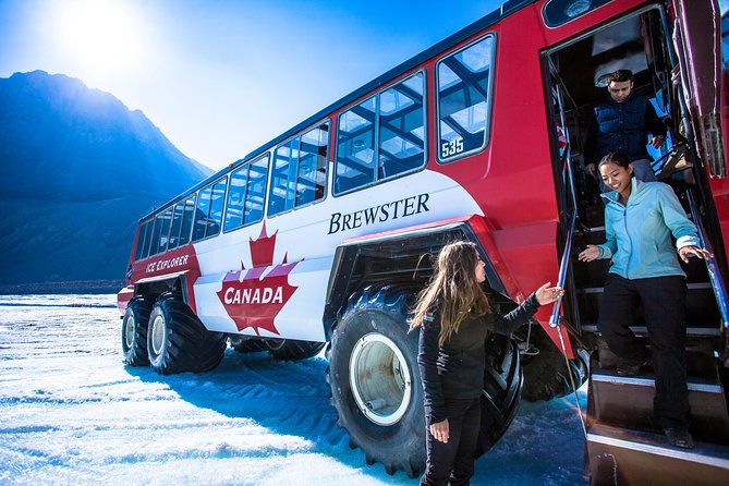 Glacier Skywalk and Athabasca Glacier Tour from Icefield Glacier Discovery Centre